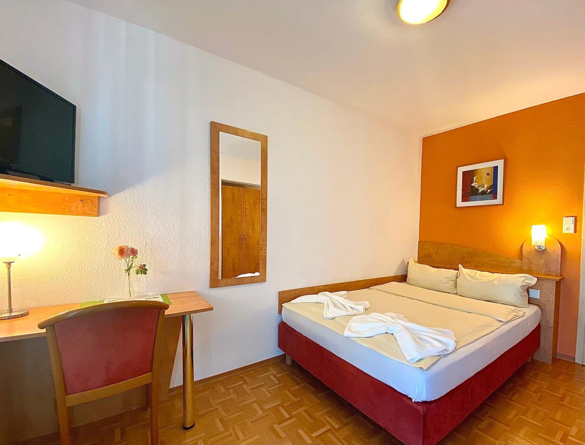 Hotel Gasthof Rose Guenzburg Ngoại thất bức ảnh