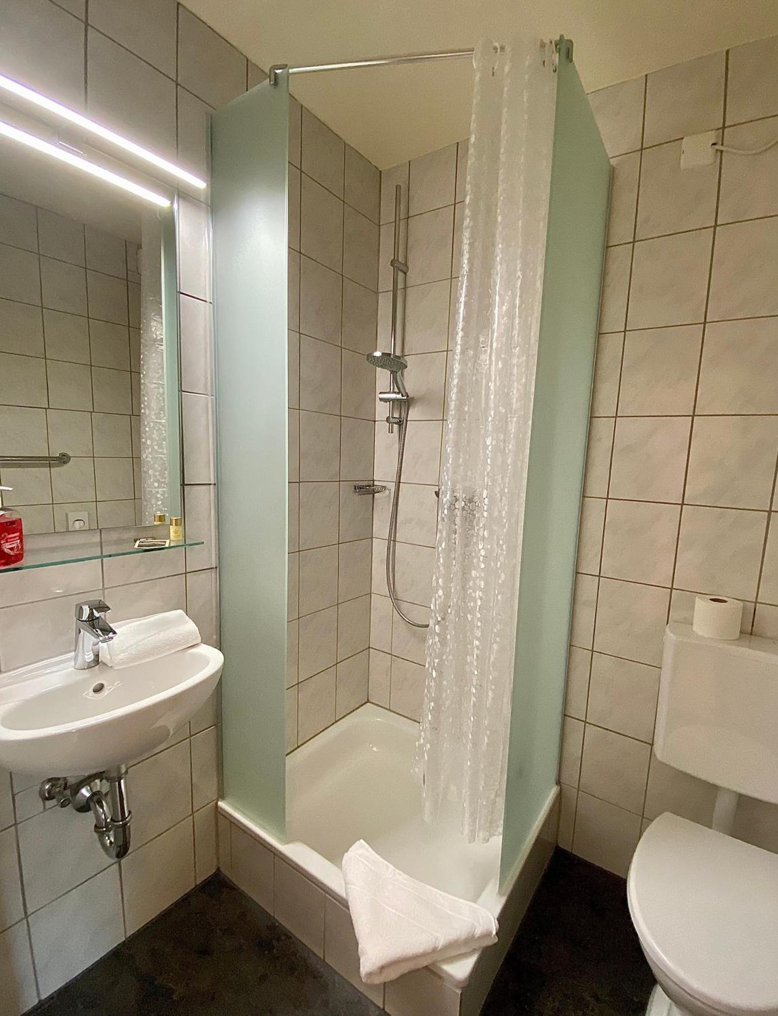 Hotel Gasthof Rose Guenzburg Ngoại thất bức ảnh