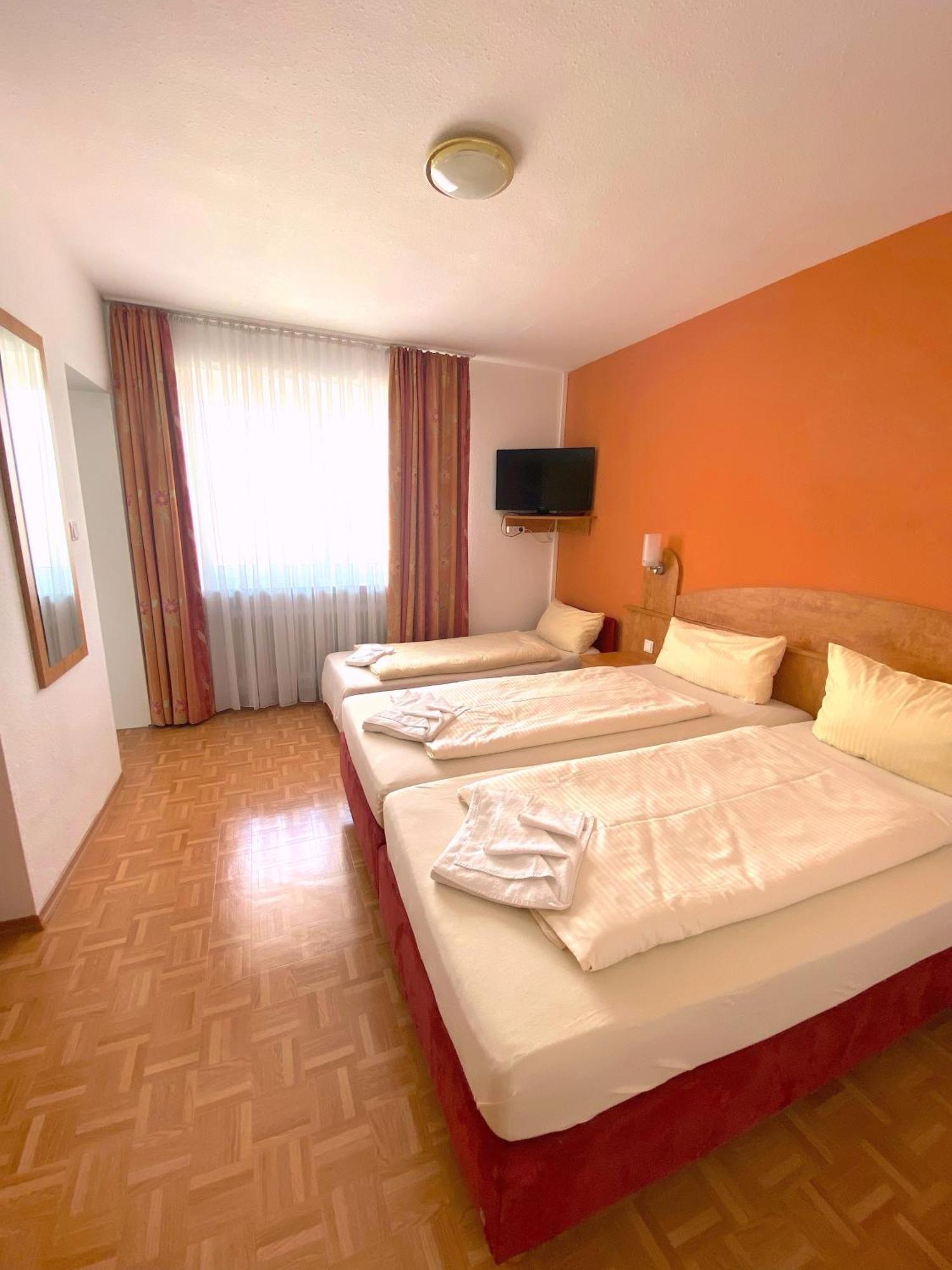 Hotel Gasthof Rose Guenzburg Ngoại thất bức ảnh